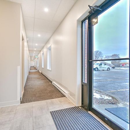 Motel RustikChâteauguay Heights エクステリア 写真
