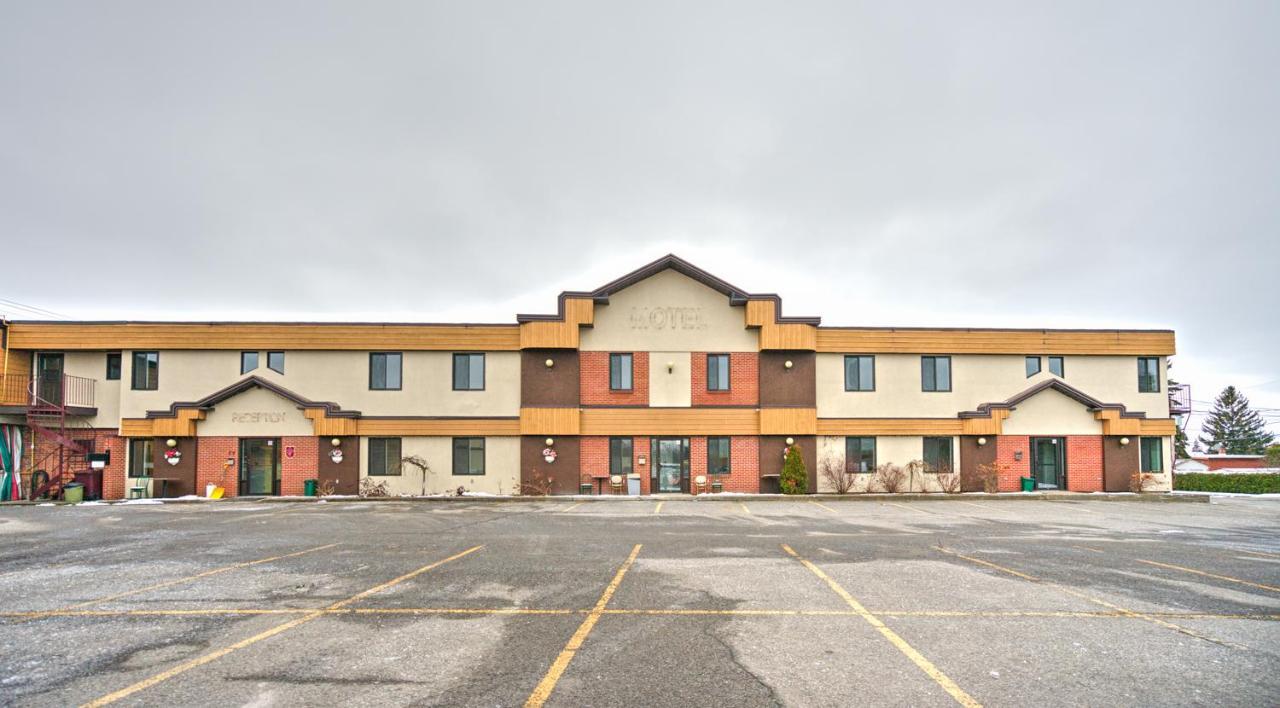 Motel RustikChâteauguay Heights エクステリア 写真